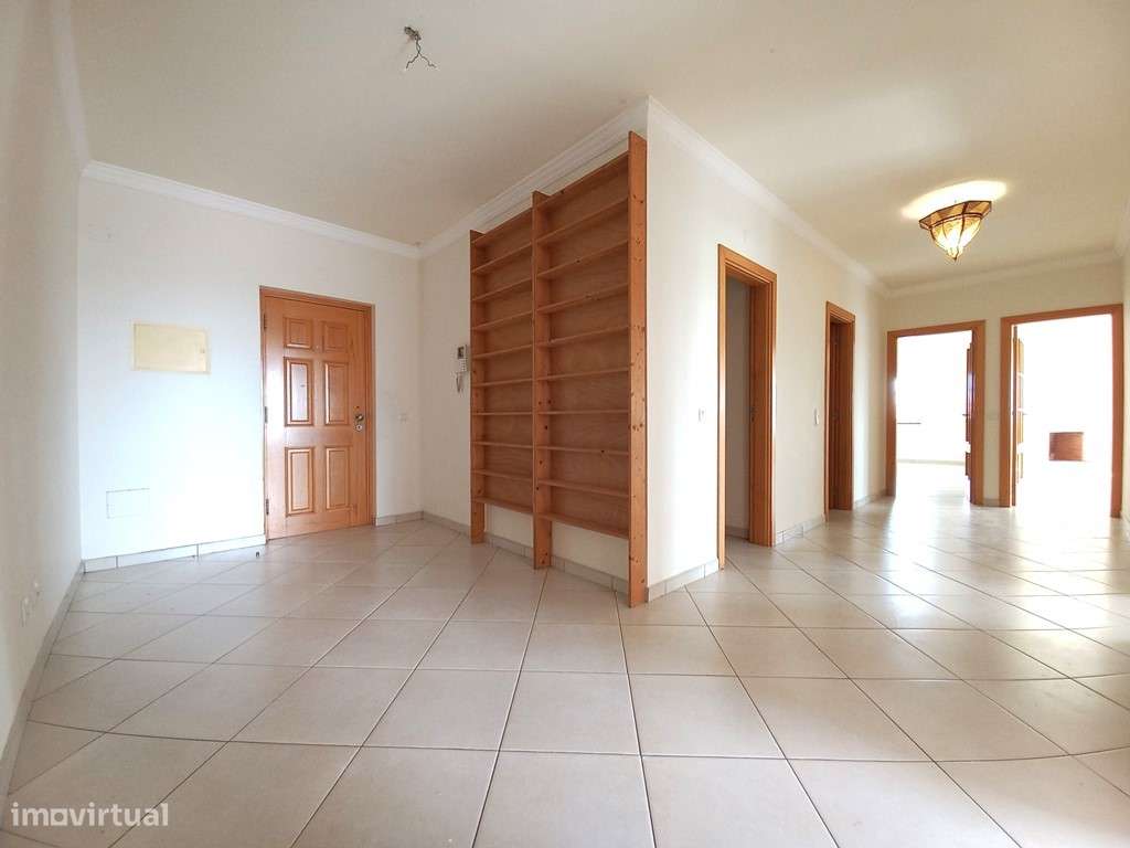 Apartamento T2 com 124,64m2, parqueamento para 2 viaturas, no centr... - Grande imagem: 4/19