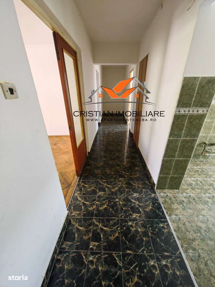 Apartament 3 camere decomandat, etaj 3, cu 2 bai, Cetate! - Imagine principală: 3/10