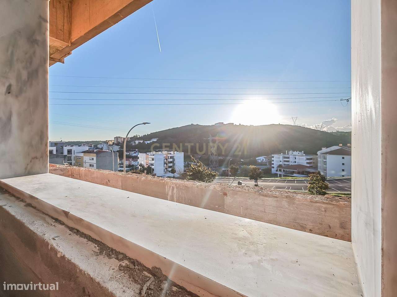 T2 NOVO – MOINHO DO GUIZO (Lote B19) 1° Andar com terraço de 40m2 - Grande imagem: 4/26