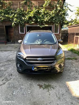 Ford Kuga - 1