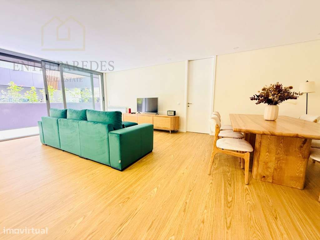 Apartamento T2 com terraço e garagem no centro de Espinho para comprar-5