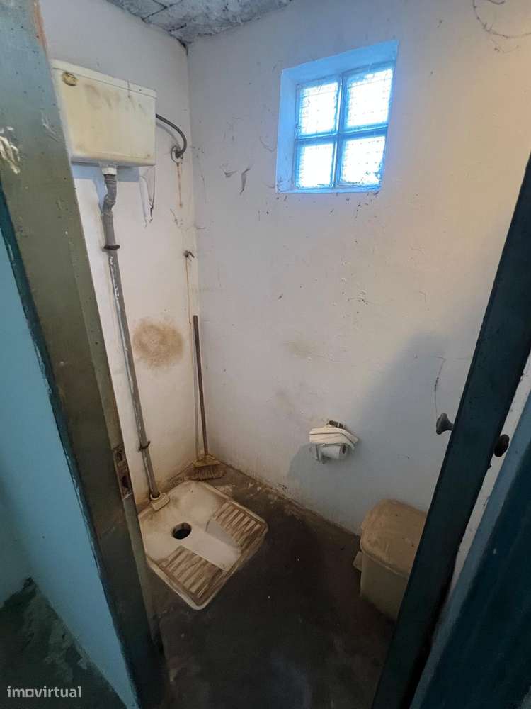 Imóvel com Diversas Possibilidades de Desenvolvimento em Alburitel-42