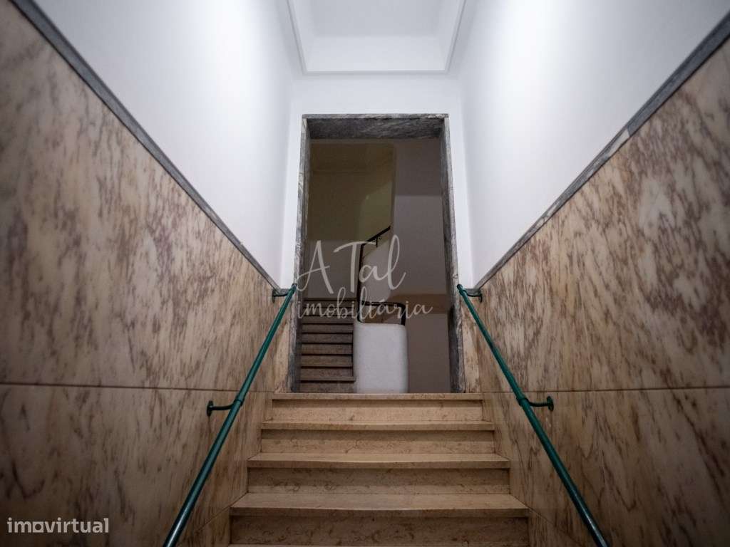 Apartamento T2 C/TERRAÇO no centro de Lisboa-25