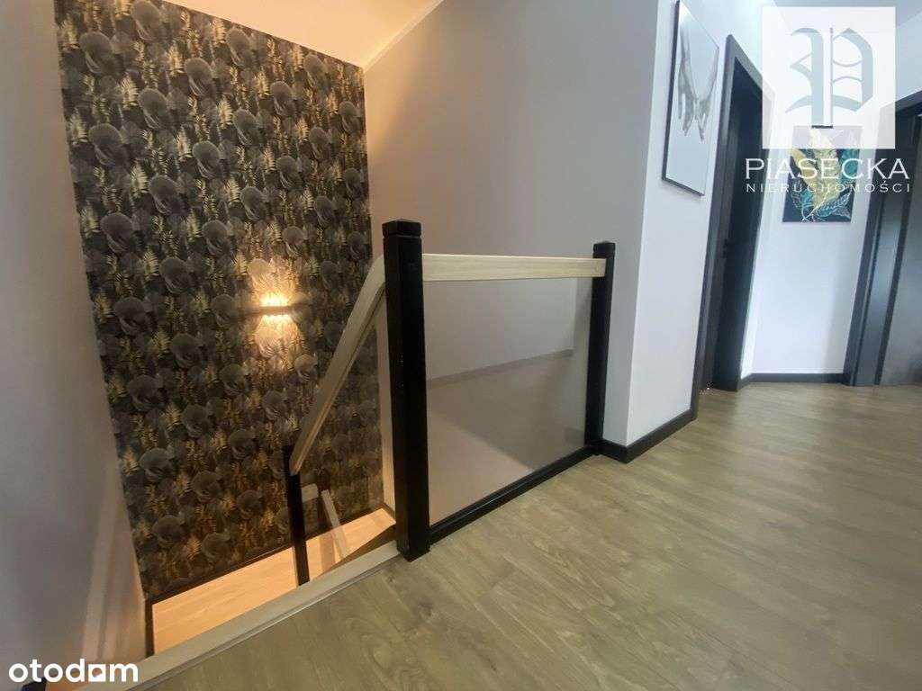 Dom do zamieszkania z tarasem, ogrodem i garażem-10