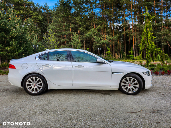 Jaguar XE 2.0 D Prestige - 2