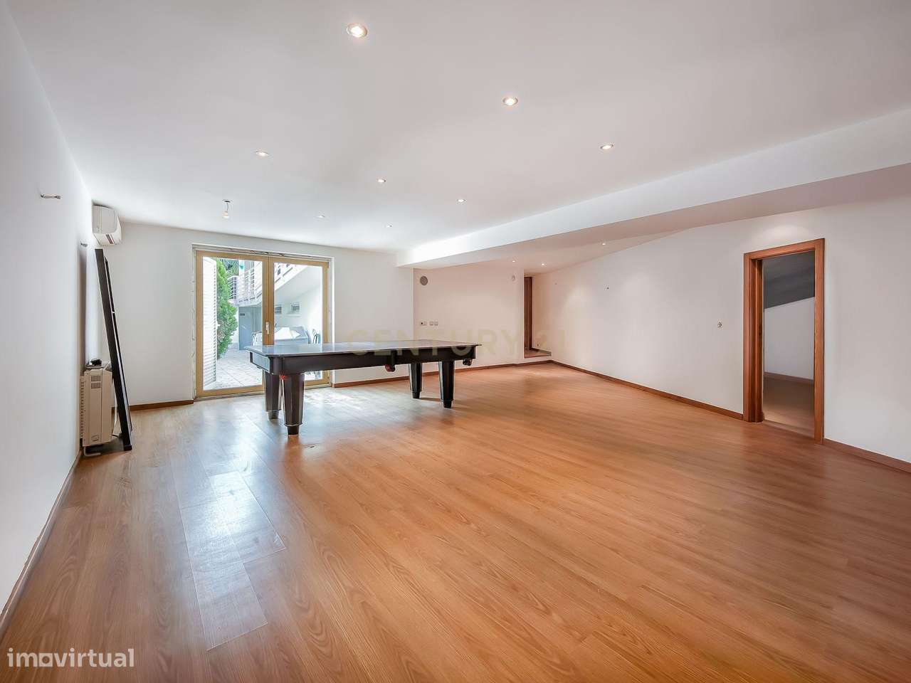 Moradia T5+1 com Piscina Privada a 8 Minutos a Pé do King's College |-43