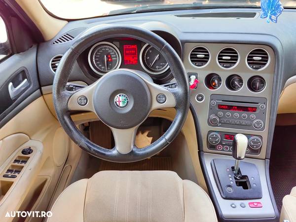 Alfa Romeo 159 Sportwagon 1.9 JTDM 16V DPF Q-Tronic Elegante - 14