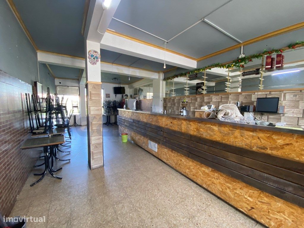 Vende-se Café/Snack-Bar EQUIPADO - Casais de Mem Martins