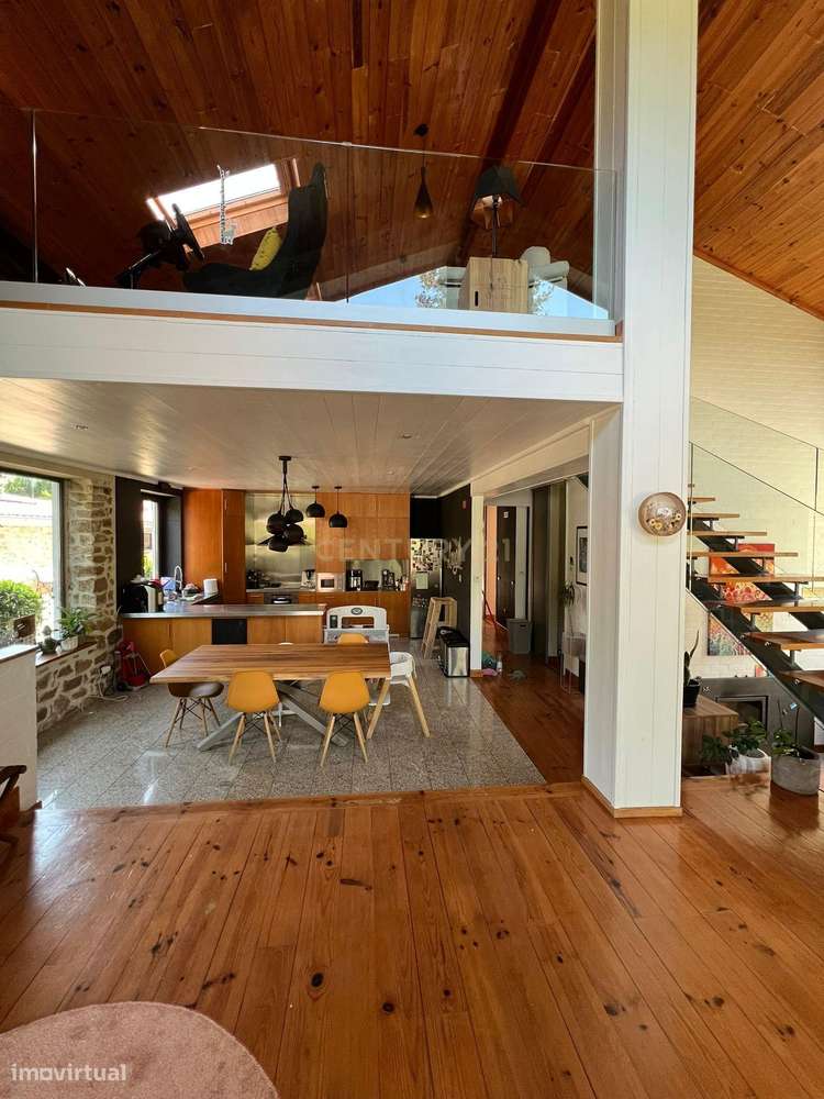 Moradia em Viseu com Vista Panorâmica e Jardim Privado-1