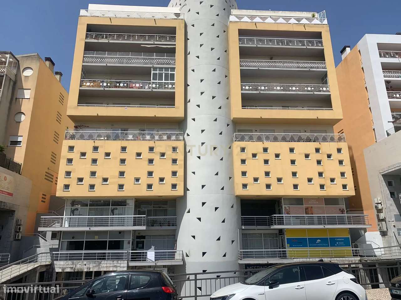 Oportunidade de Investimento: Loja Espaçosa e com Rentabilidade em Alg - Grande imagem: 2/34