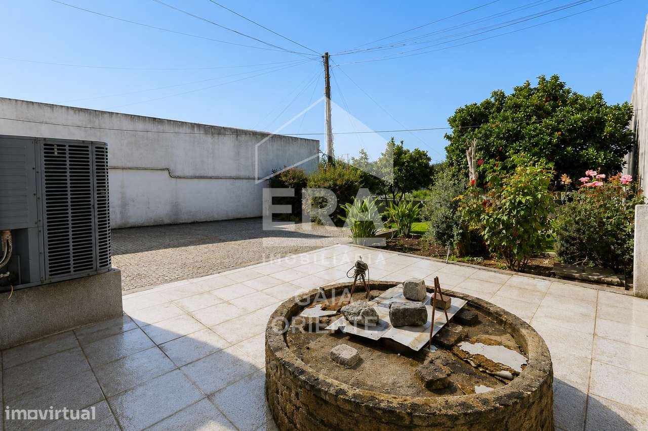 Moradia T4 Com Jardim e Garagem-35