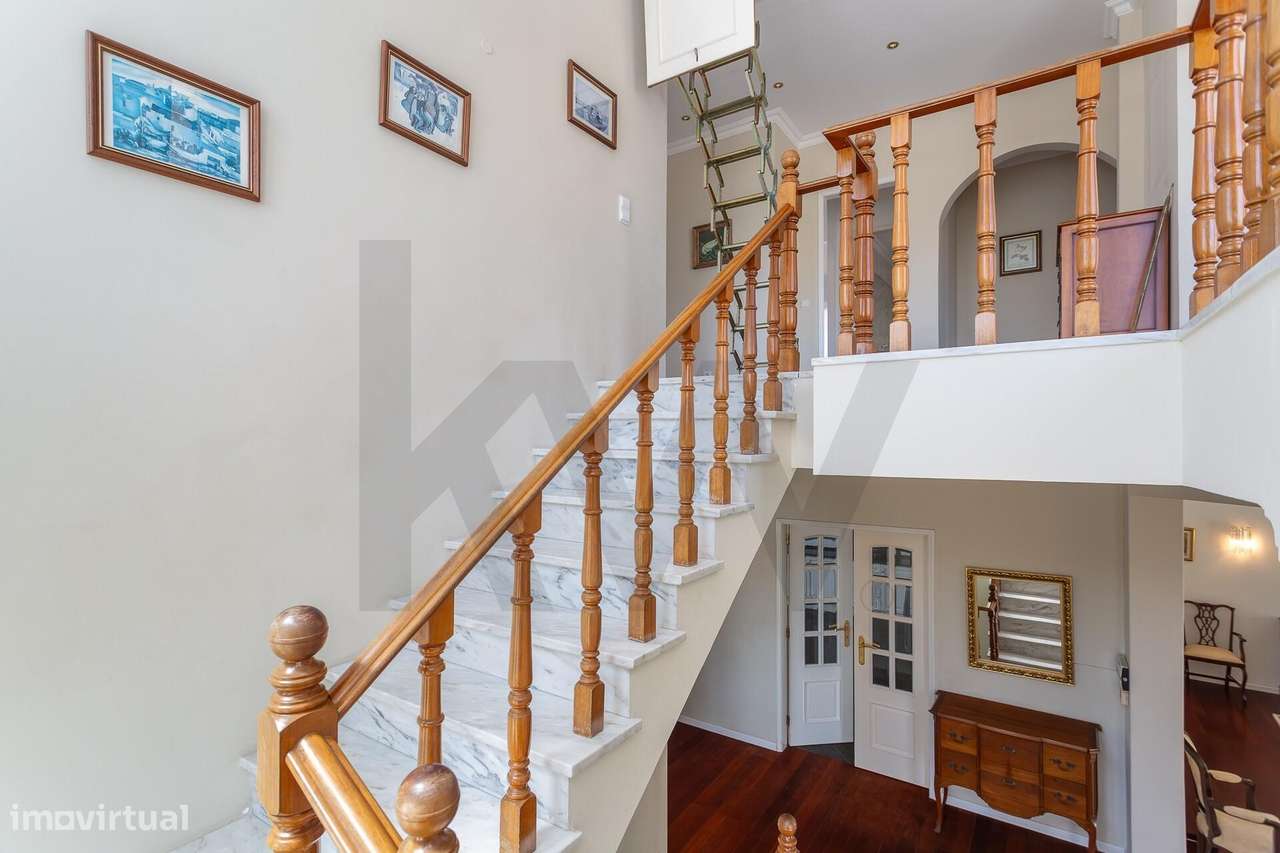 Moradia Isolada | 5 Quartos, Jardim, Garagem para 4 Carros-21