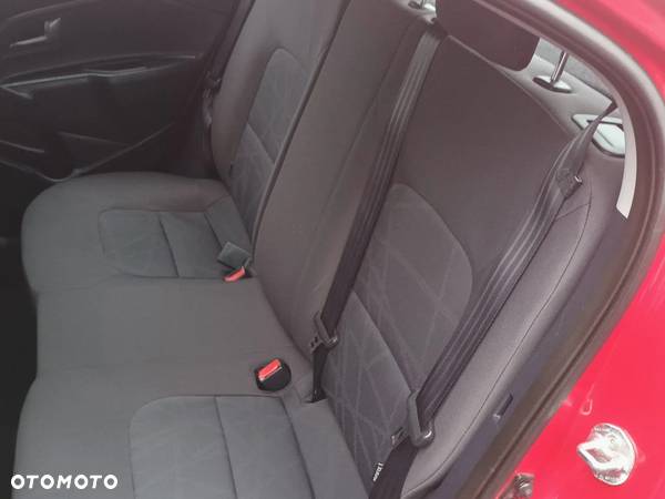 Kia Rio 1.2 Attract - 25