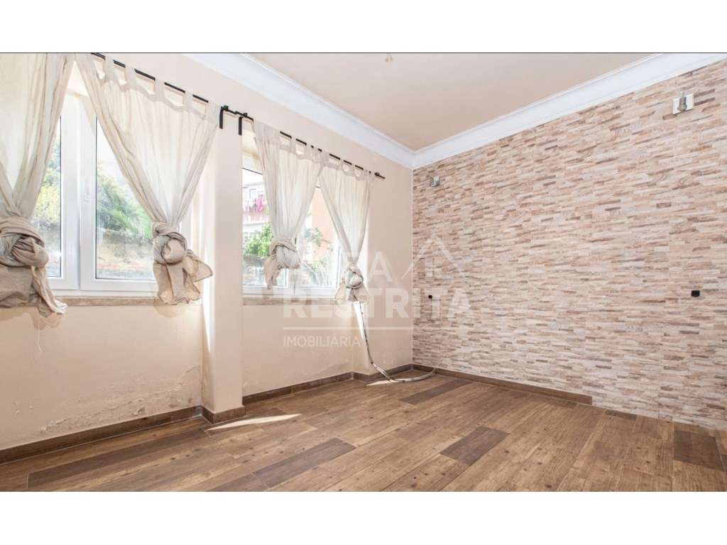 Apartamento T2 em Lisboa na Penha de França-0