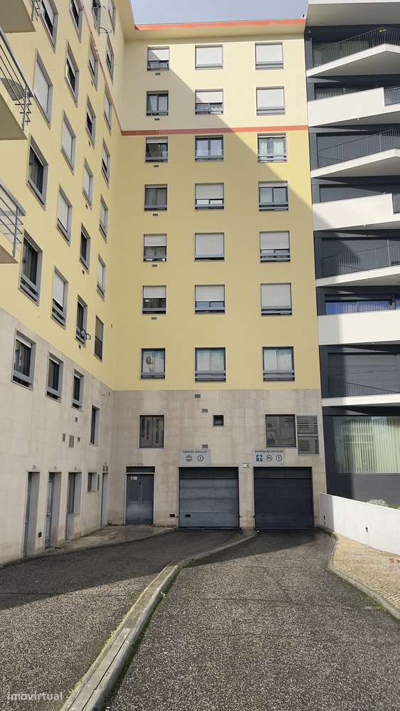 Lugar de estacionamento na Avenida Berlim 23 - Grande imagem: 4/5