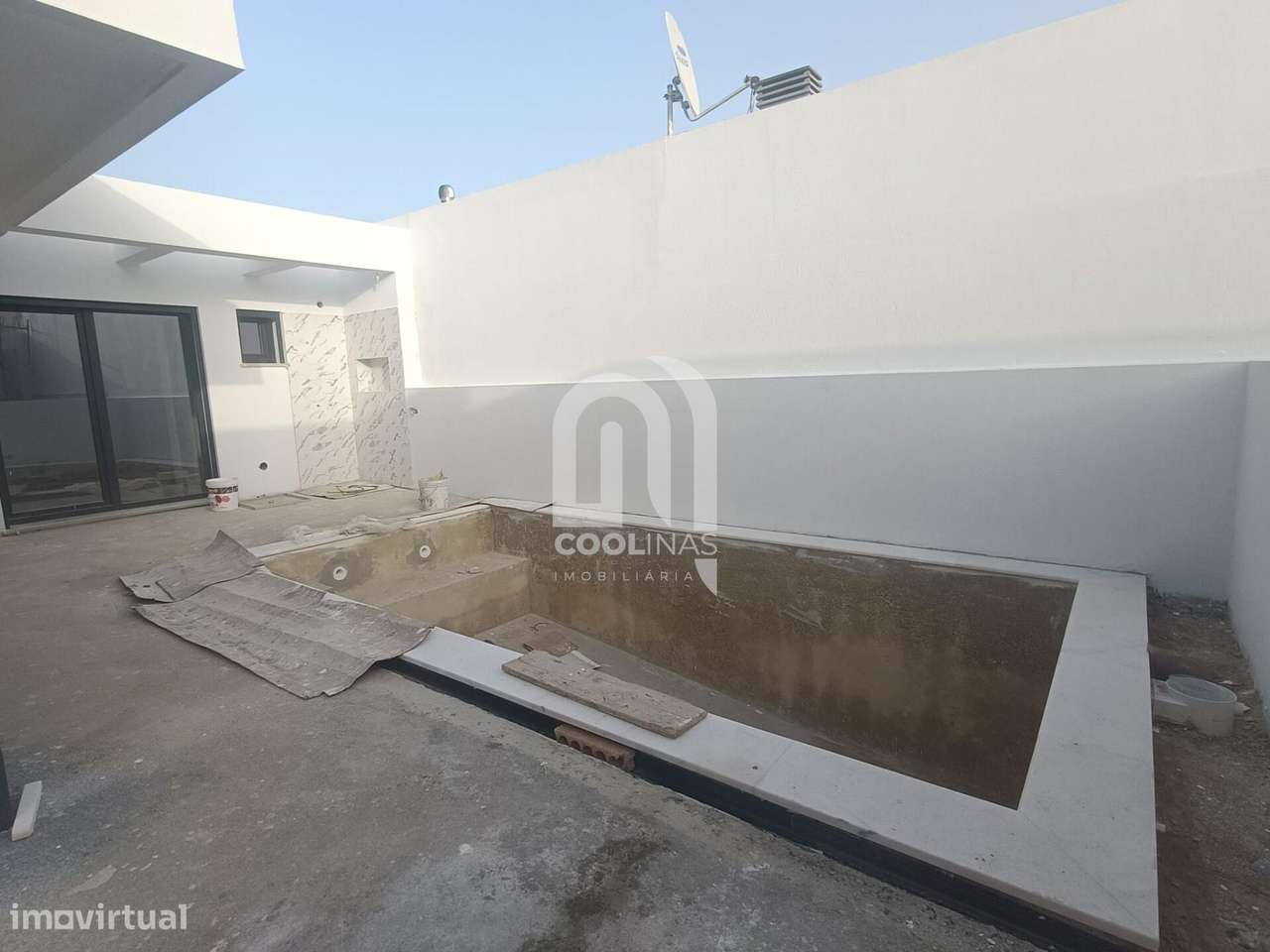 Fantástica Moradia Térrea T3+1 com Piscina de água salgada e aquecida.-0