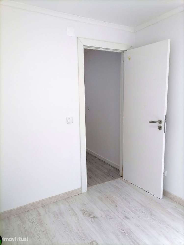 Moradia Remodelada em banda na Rua do Sítio ao Casalinho da Ajuda.-10