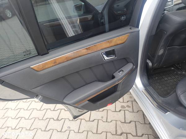 Mercedes-Benz Klasa E 300 T BlueTEC 7G-TRONIC - 15