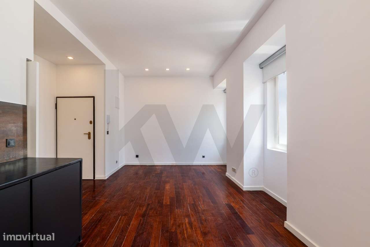 APARTAMENTO T1 COM VARANDA - LOCALIZAÇÃO PREMIUM- CAMPO DE OURIQUE - A - Grande imagem: 5/12