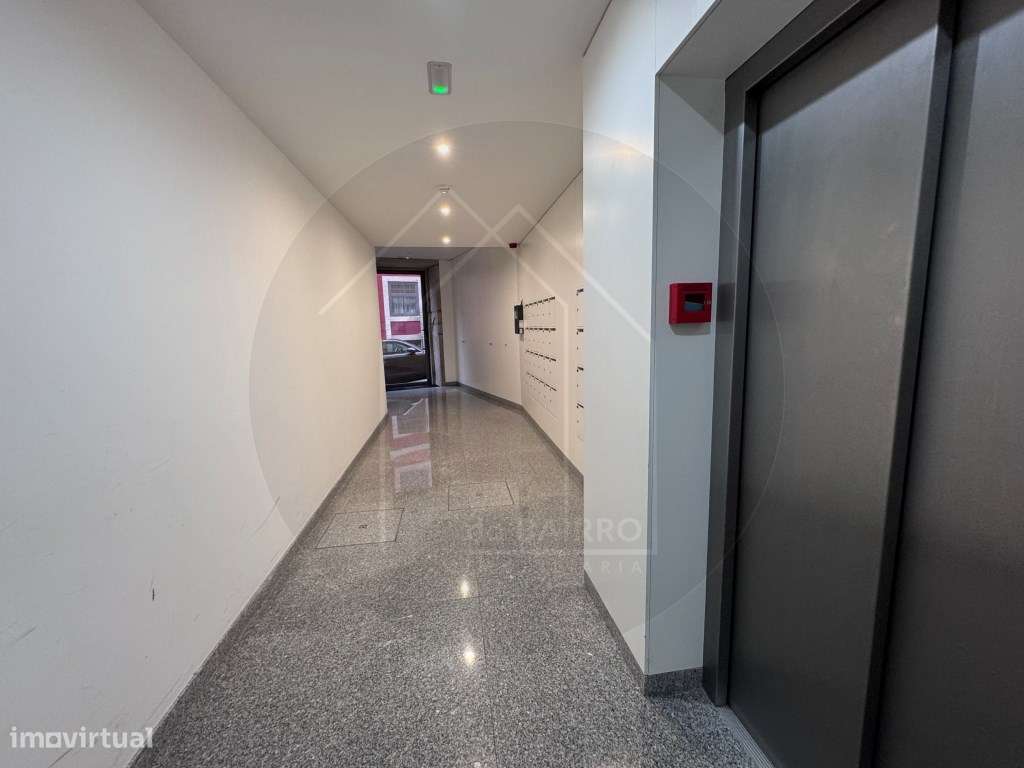 Fantástico T1 com 2 frentes - 42 m² - Centro do Porto, Av. dos Aliados-18