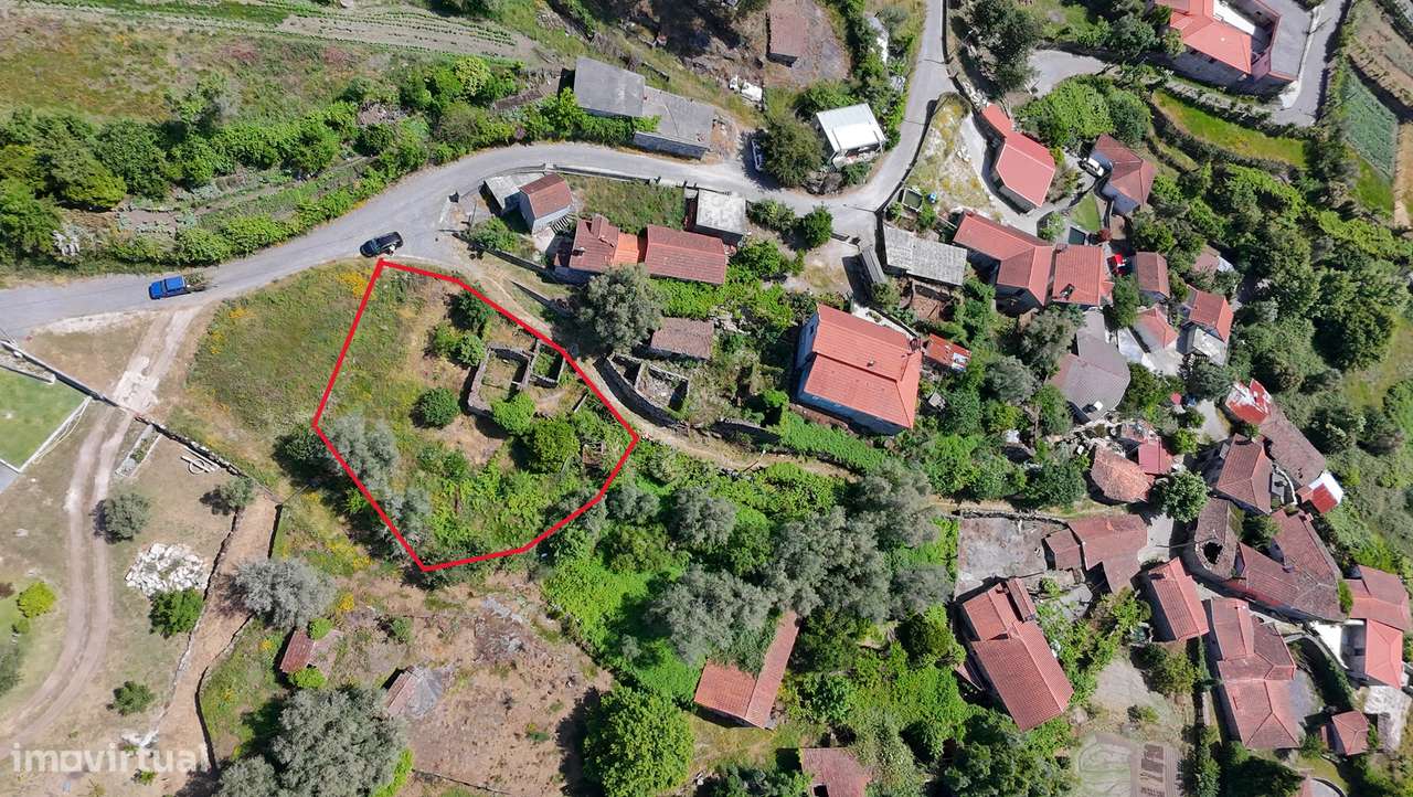 Terreno de 700m2 c/ Ruina-15