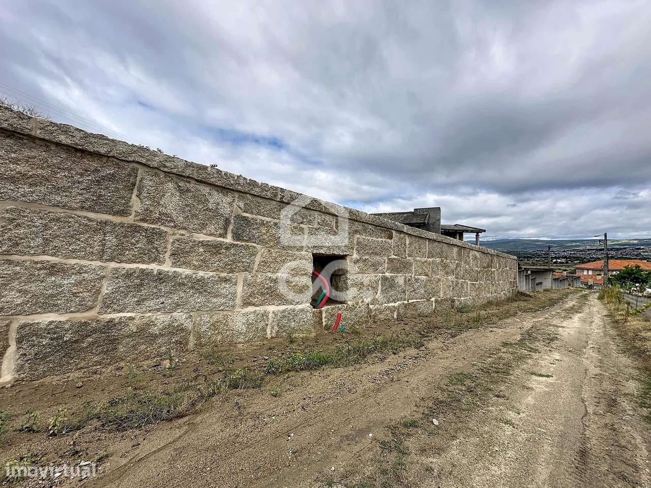 Terreno para construçao, com projeto aprovado para uma moradia, com vi-11