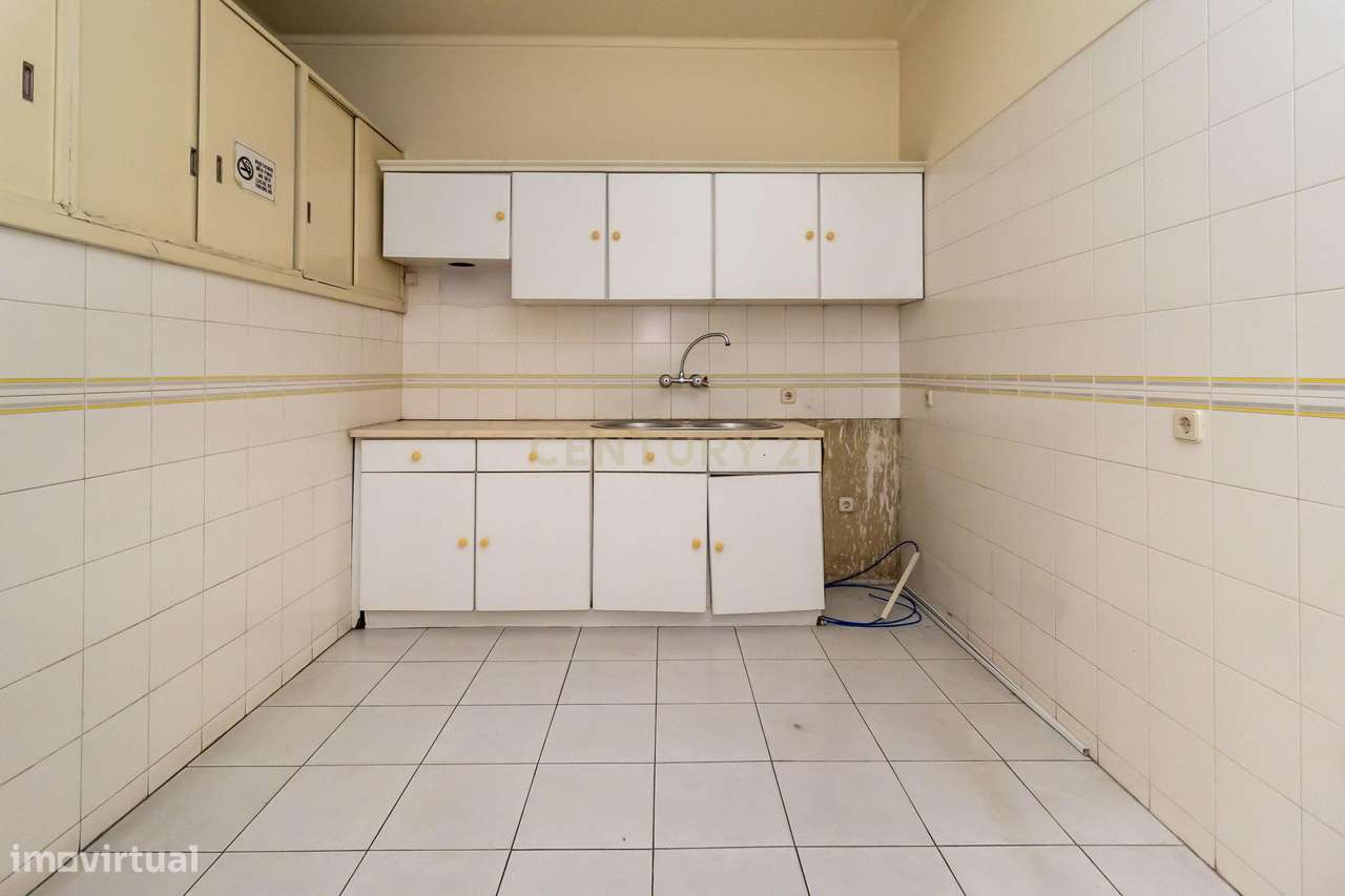 ESPAÇO COMERCIAL/SERVIÇOS com 311m2, para venda, no centro do Prior Ve-44