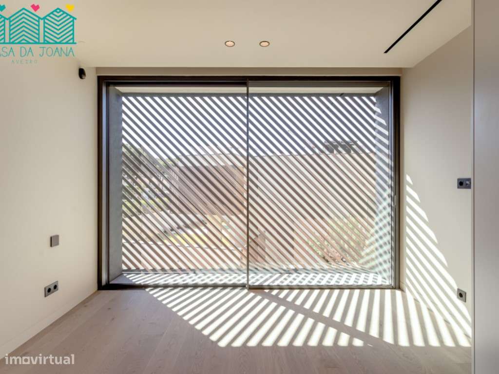 Moradia T5+1 com Piscina em Cascais-25