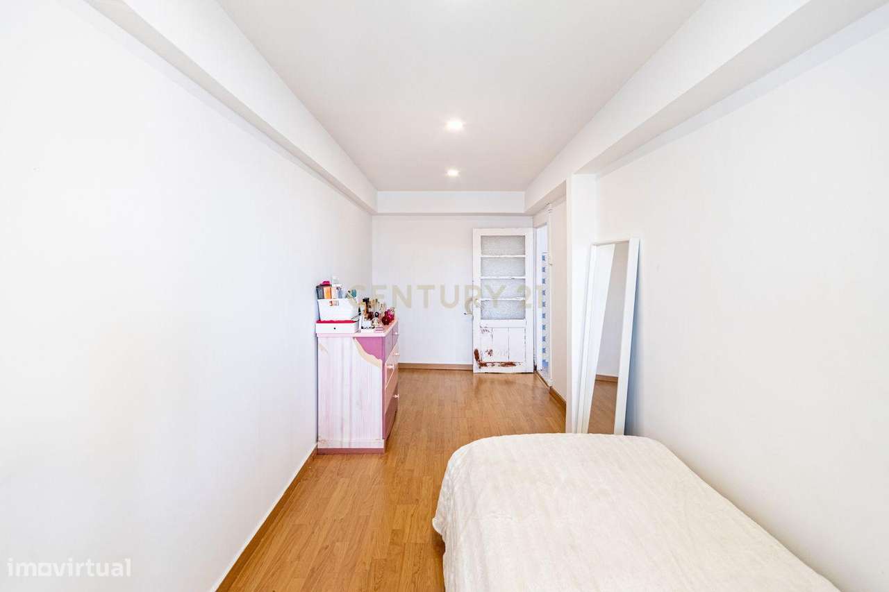Apartamento com enorme potencial na prestigiada zona da Lapa / Estrela-13