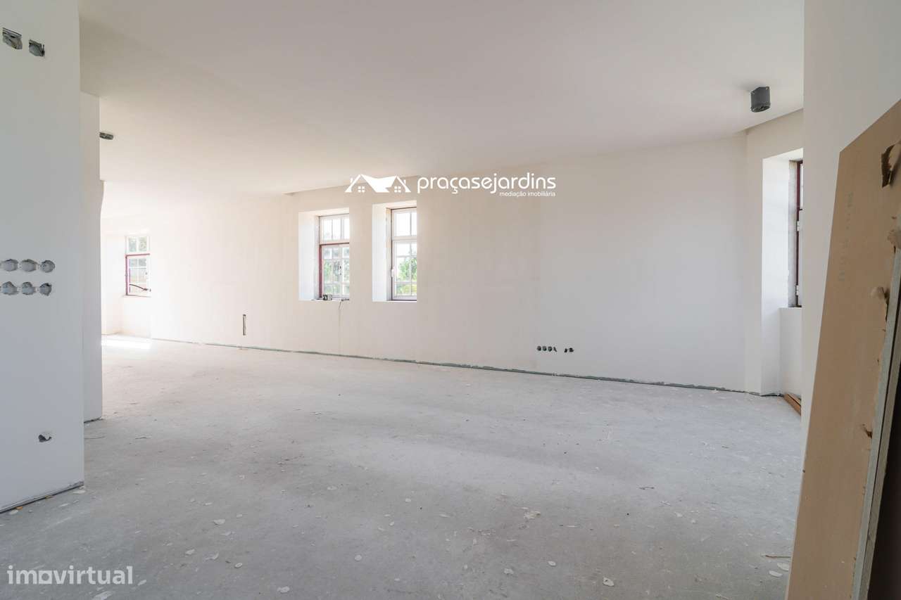 Moradia T3 com História, Conforto Moderno e Proximidade à Praia - Grande imagem: 3/46