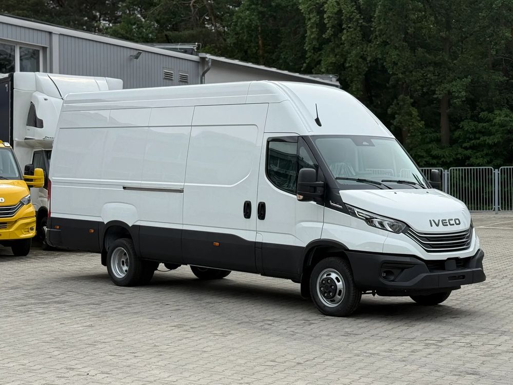 Iveco Daily Max furgon na bliźniaku.