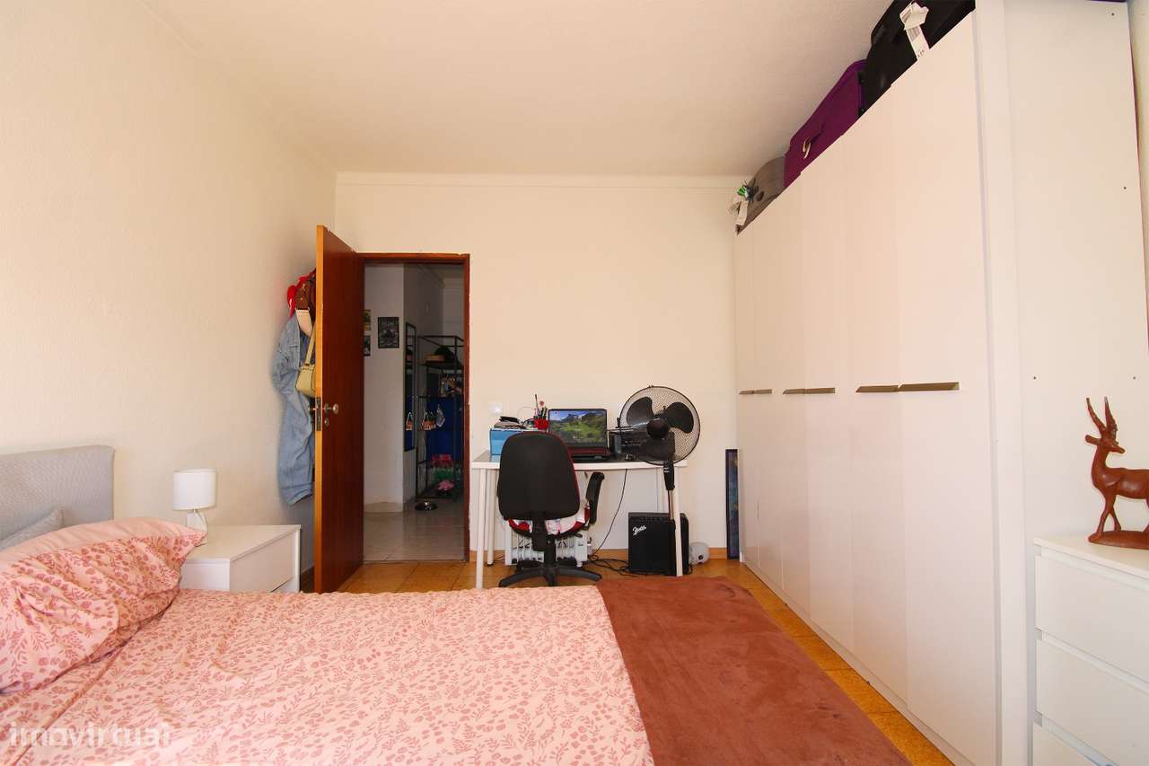 Apartamento T2 Amora - Seixal-13