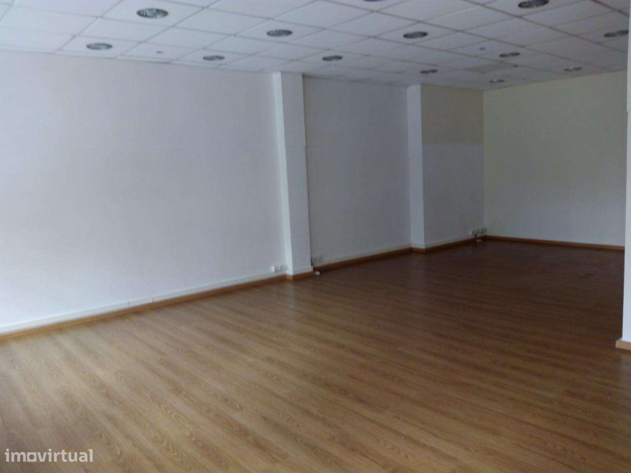 Loja  situada em Ouressa / Mem-Martins - Grande imagem: 2/7