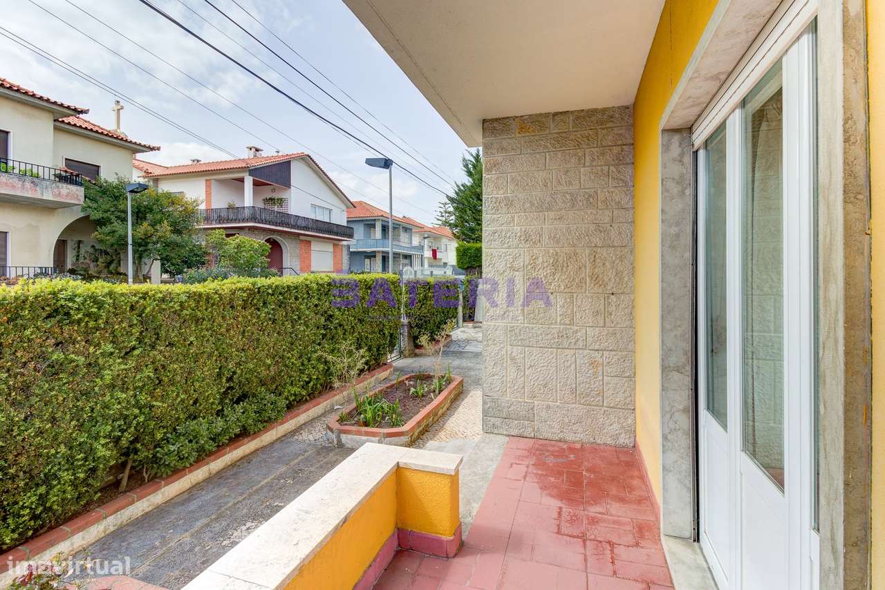 Moradia Independente T5 em Linda-a-Velha-51