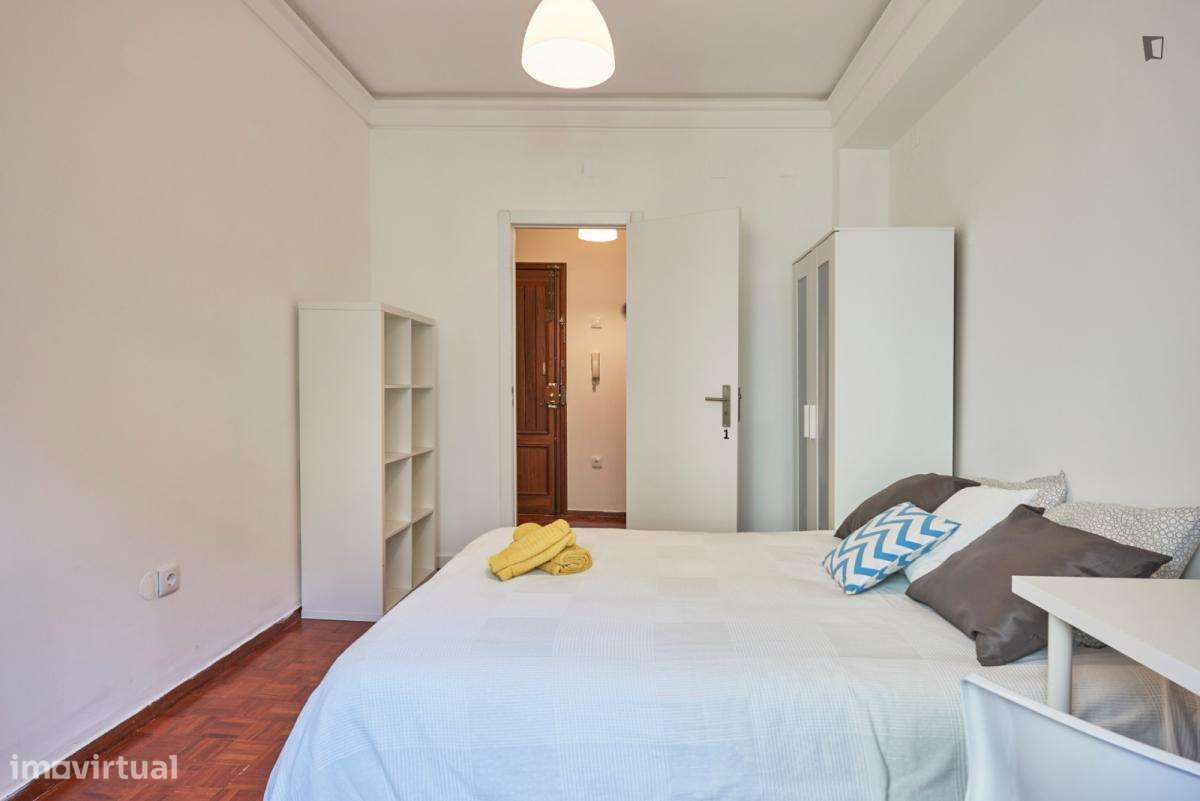 Quarto - localizado em Marquês de Pombal Lisbon - Grande imagem: 5/51