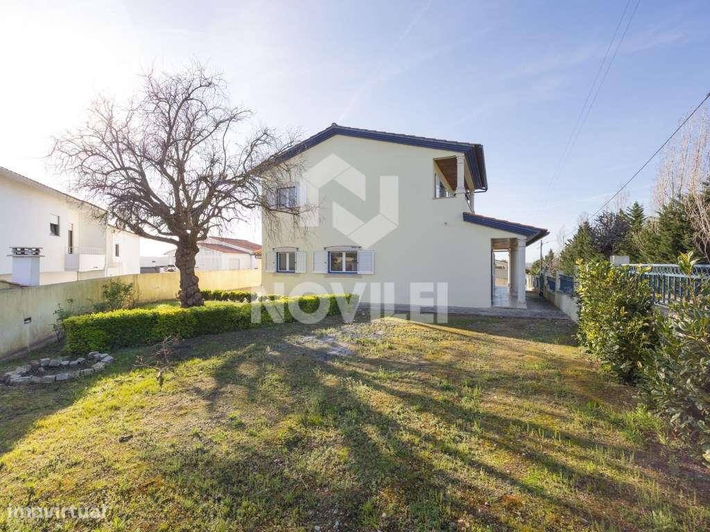 Moradia T4 c/ Jardim e Cave - Próxima do Centro de Leiria. - Grande imagem: 2/39