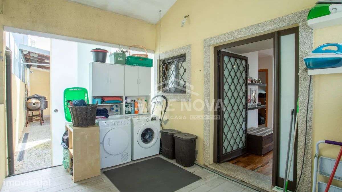 Moradia V3 de quatro frentes - Perosinho-14