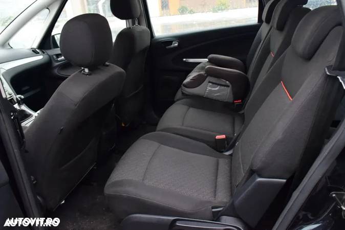 Ford S-Max - 11