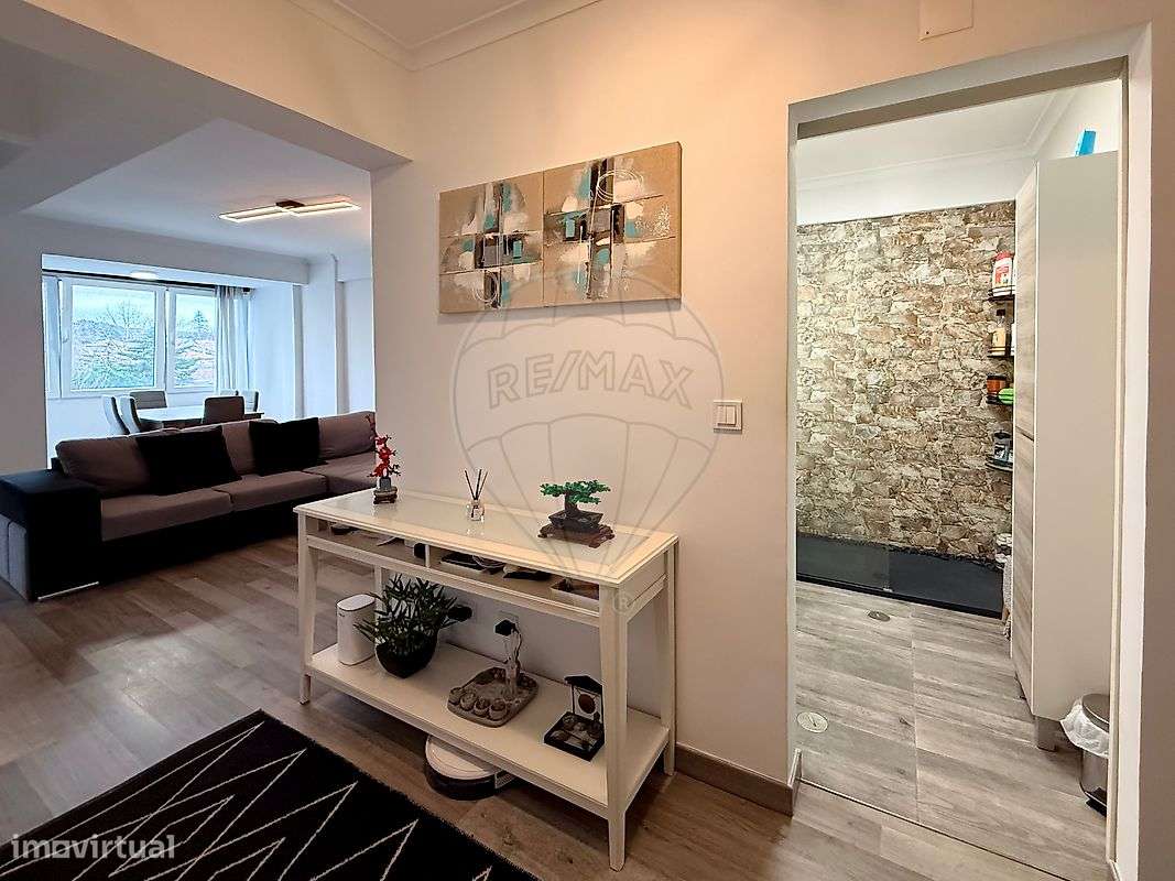 Apartamento T1 Remodelado em Belas-27