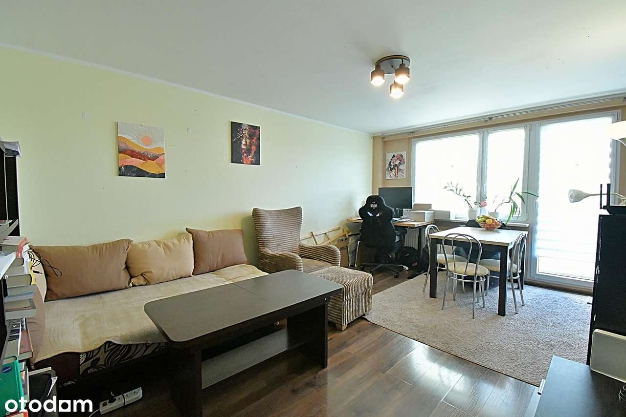 OKAZJA! 3 pokoje z oddzielną kuchnią i balkonem-0