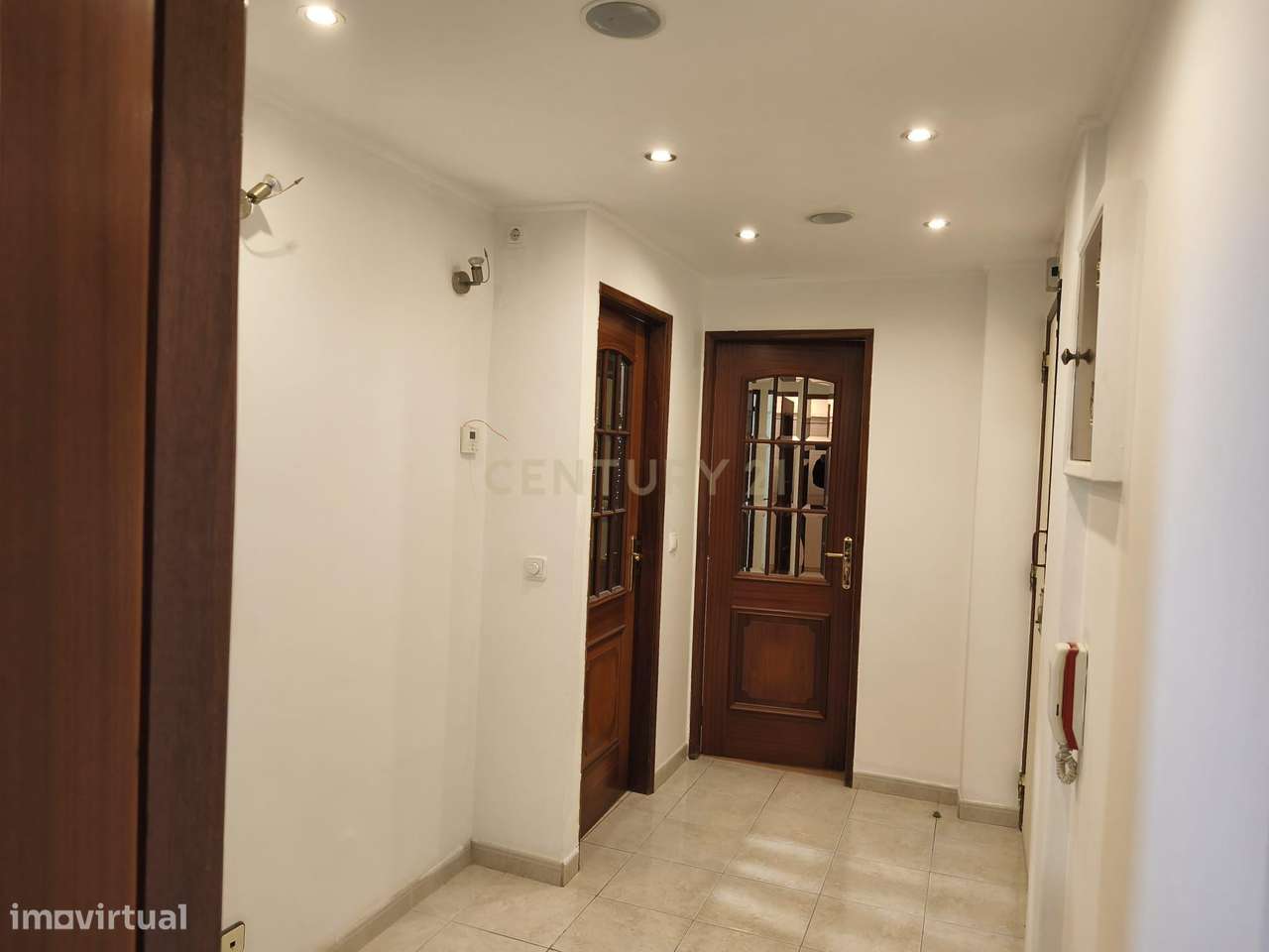 Arrendamento T2 na Praceta General Humberto Delgado - Ramada, Odivelas - Grande imagem: 2/15