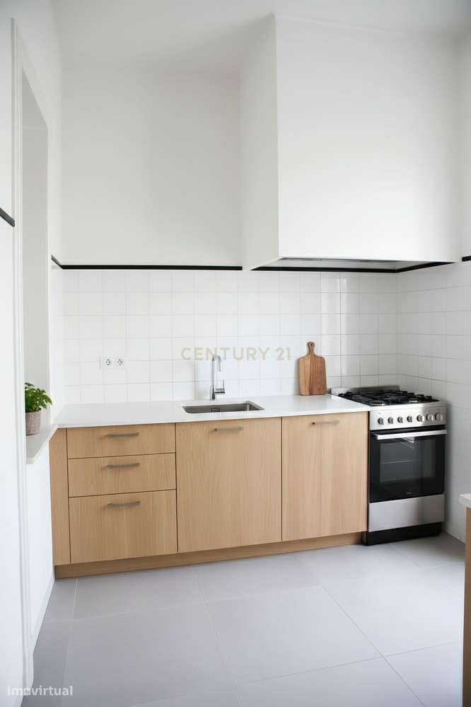 Moradia T4 de 3 pisos com logradouro a minutos da praia no centro de L - Grande imagem: 5/8