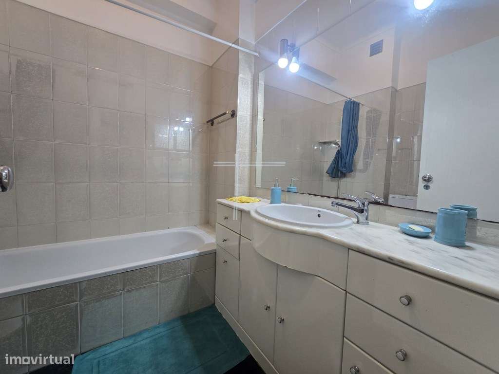Apartamento T1, com varanda e parqueamento - Avenidas Novas-9