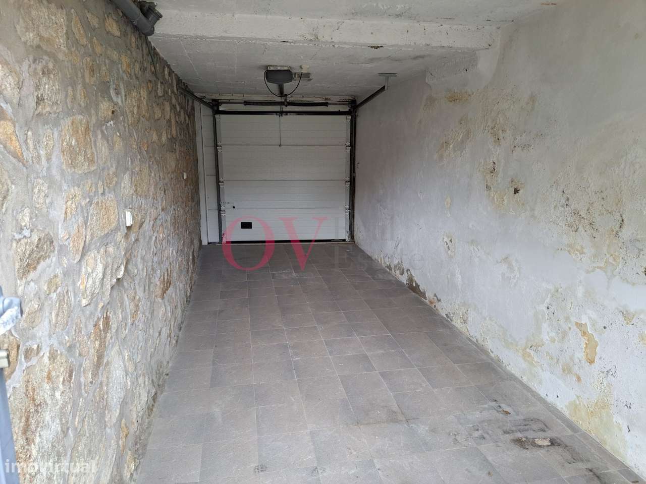 Vende-se Quintinha com moradia T4, a 2 minutos da circunvalação, junto-18