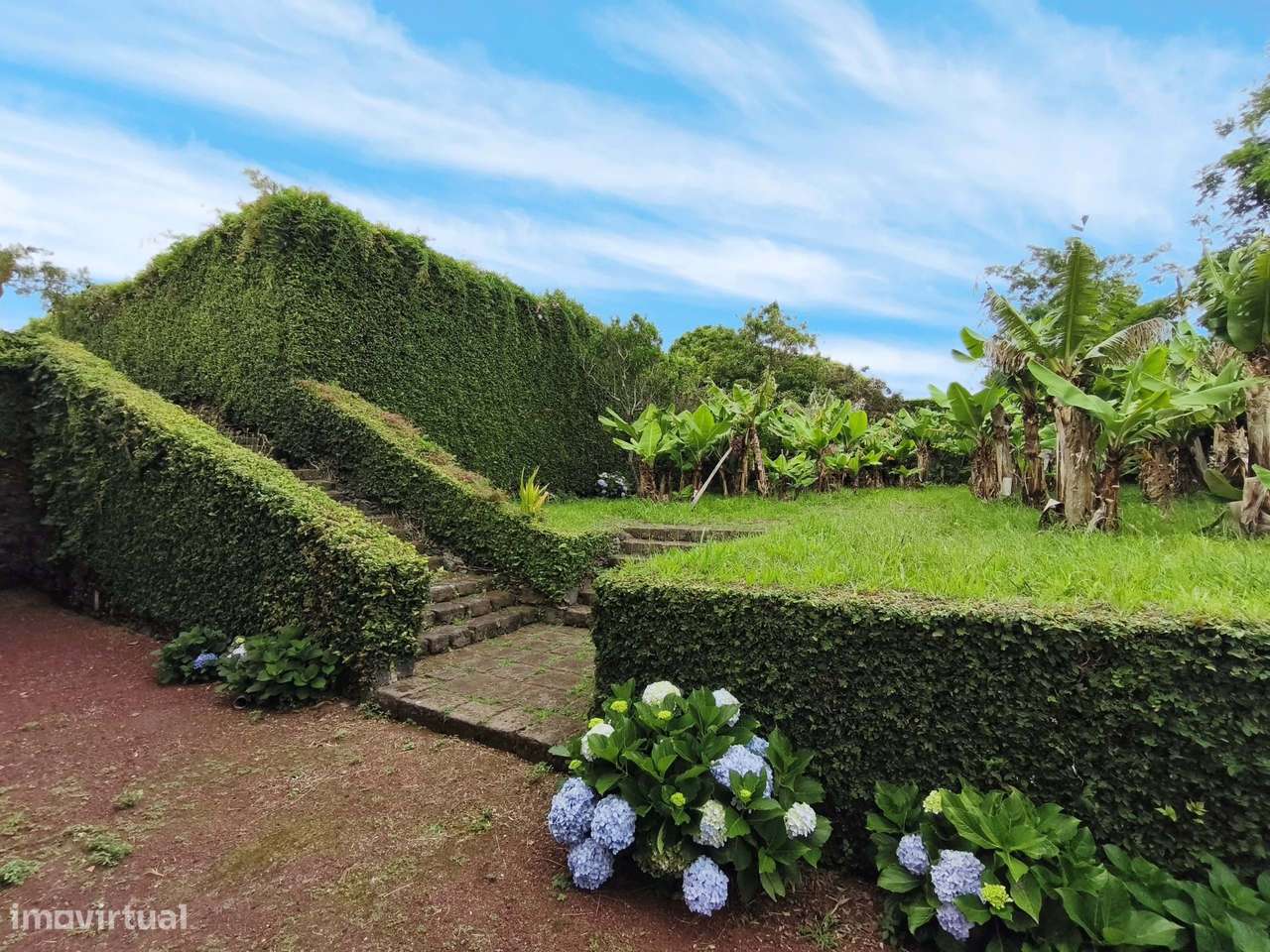 Solar Centenário de Encanto Histórico com Vista Inigualável na Ilha de-13