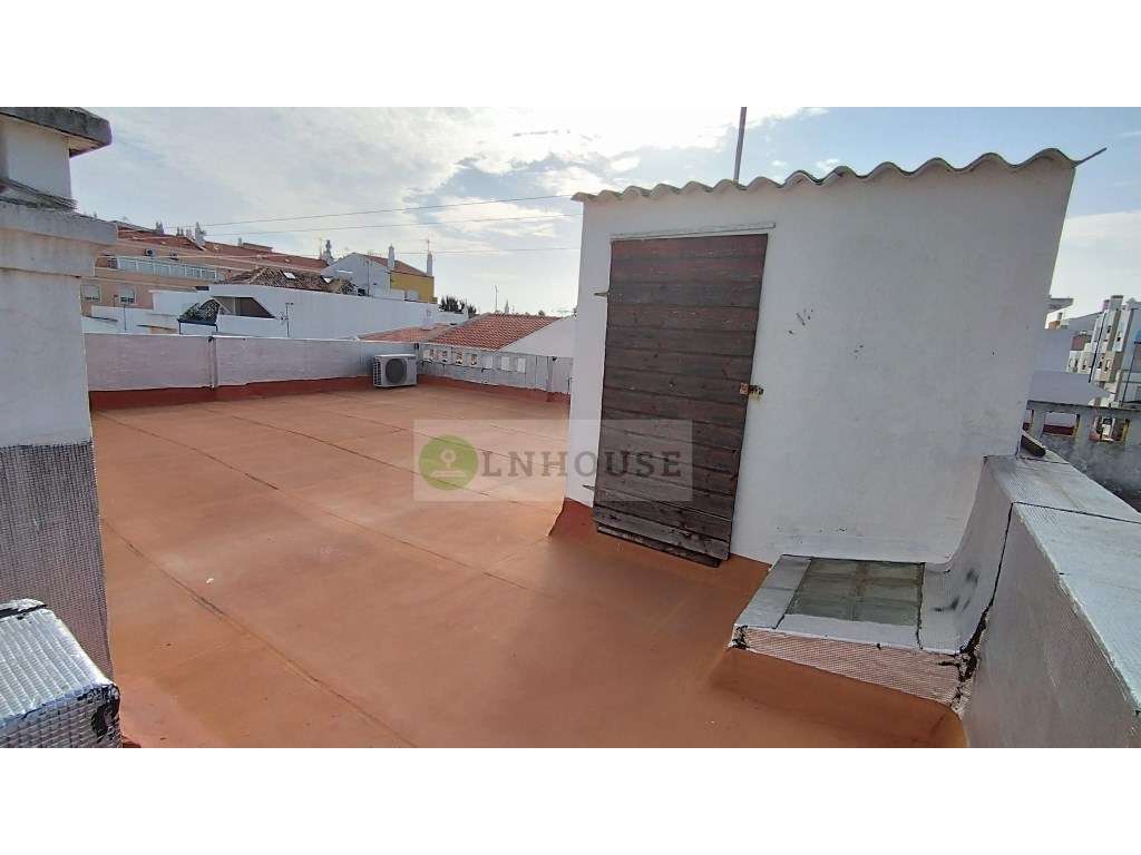 Apartamento T2 com terraço para venda no centro de Vila Real de San...-17