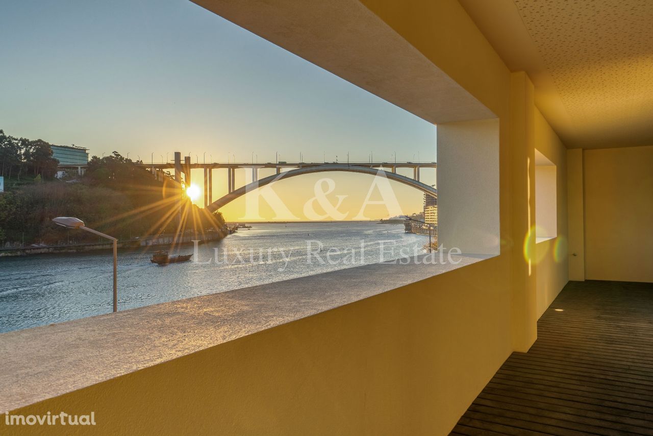 Apartamento T3 com vista panorâmica sobre o Rio Douro