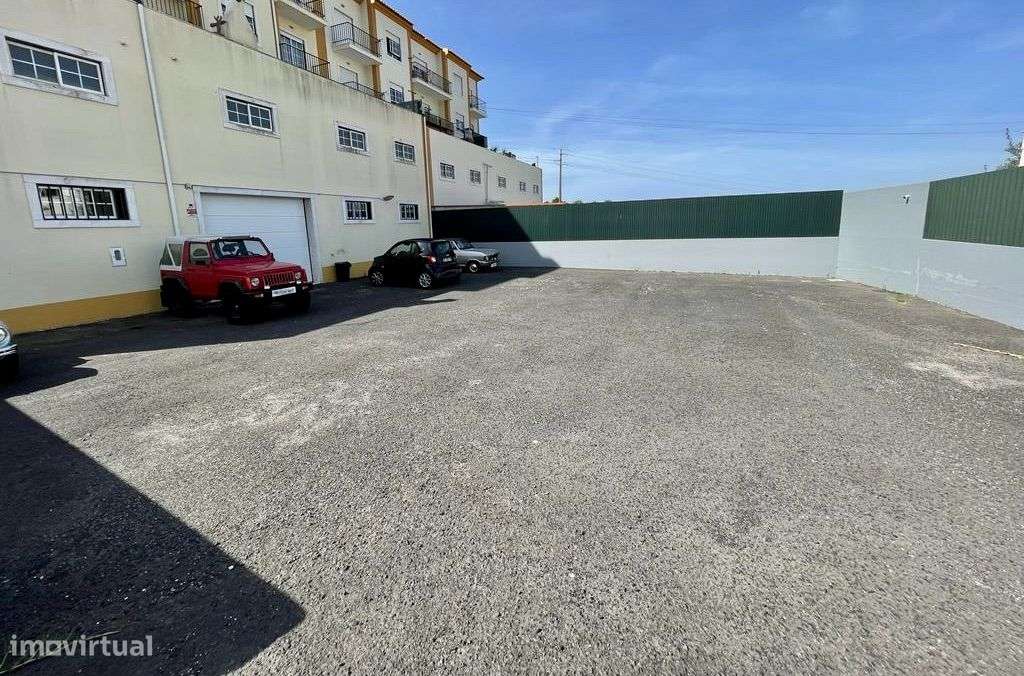 Armazém em Mafra bem localizado-3