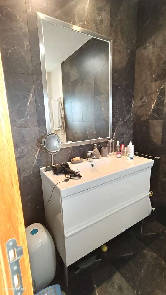 Moradia T3 em banda | 2 pisos e quintal, estimada | área  de 214m2-25