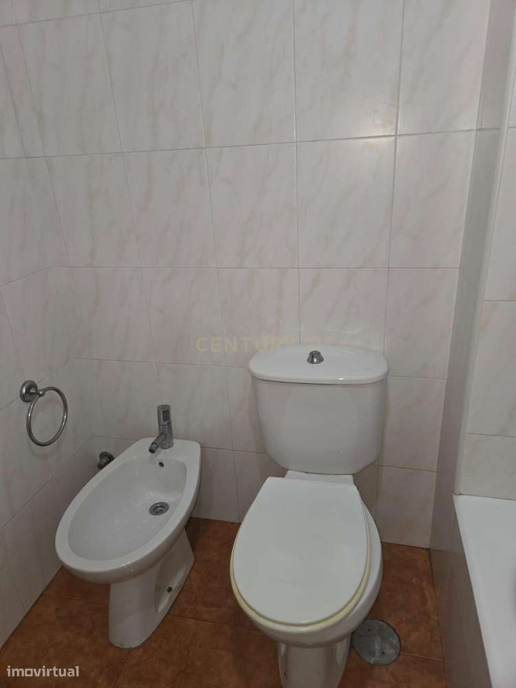 T2 com Grande Potencial na Póvoa de Varzim e Excelente Preço-29